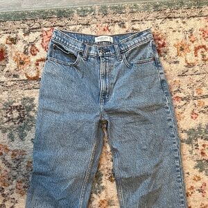 Abercrombie & Fitch The 90s Relaxed Jean High Rise